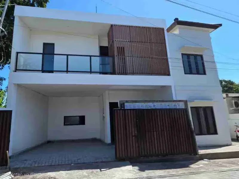 RUMAH BARU SIAP HUNI 2 LANTAI DEKAT KERTALANGU, SANUR DAN BATUBULAN - Bali in Bali