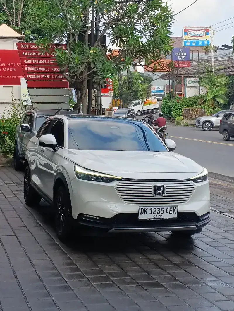 HRV SE NEW MODEL 2023 PAJAK BARU LOW KM SEPERTI BARU - Vehicles in Bali