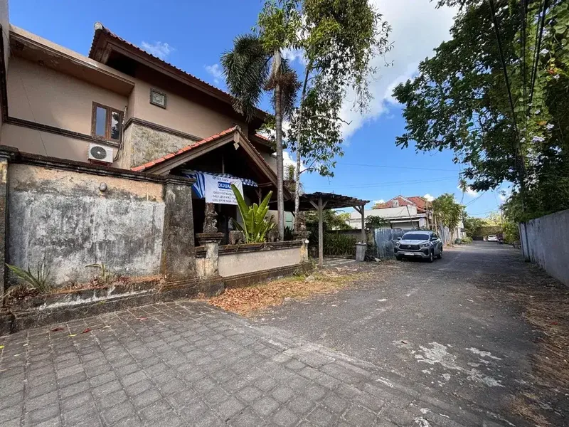 DIJUAL TANAH & BANGUNAN SELUAS 300 M² DI BATU BELIG, BADUNG - Bali in Bali