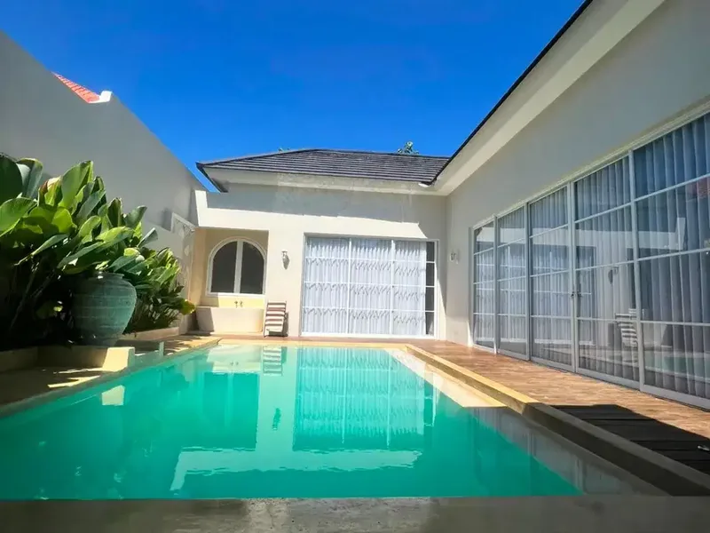 Disewakan - Villa Baru Bergaya Modern di Kawasan Sanur, Furnished, Dekat dengan Pantai Sanur - Real Estate in Bali