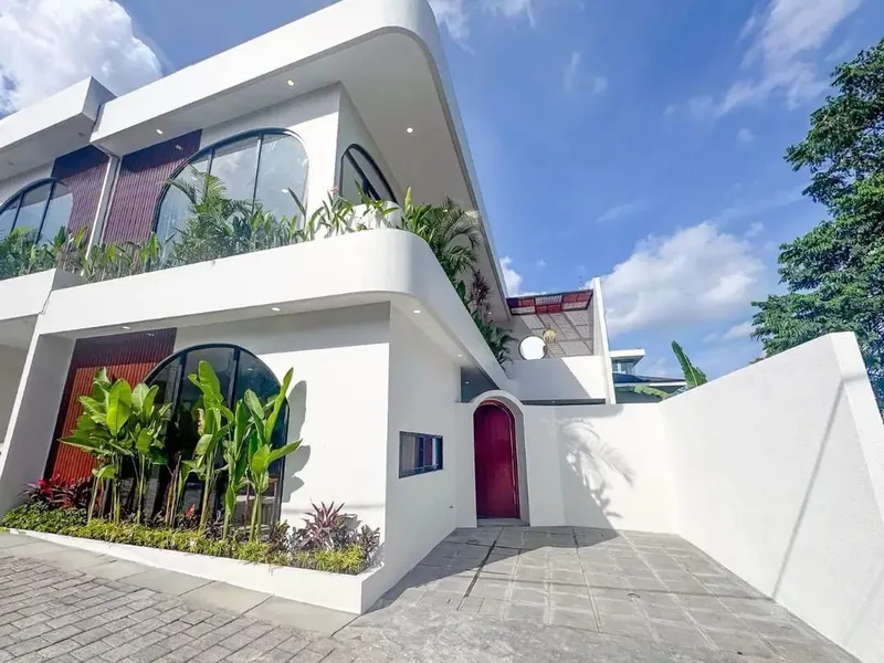 Villa Baru Dan Mewah Siap Huni Dekat Canggu - Bali in Bali