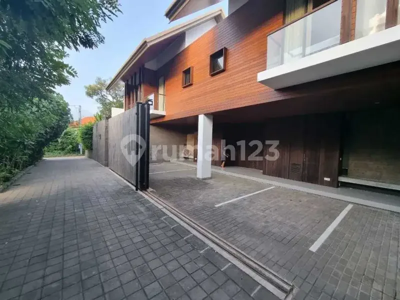 Villa Mewah dan Strategis di Sanur dan Renon - Real Estate in Bali