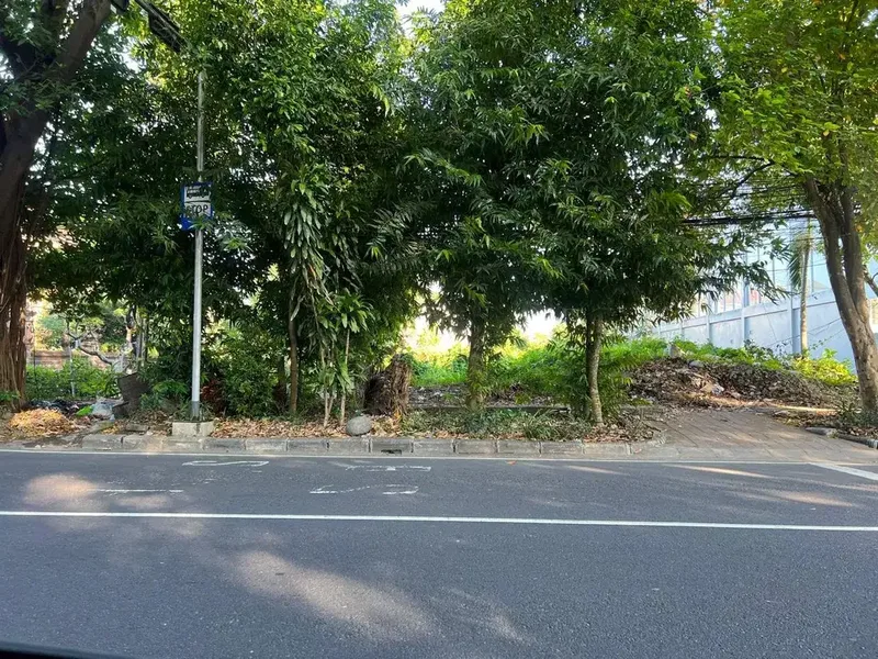 SEWA TANAH STRATEGIS 1.000 M² DI JALAN UTAMA PUPUTAN RENON, DENPASAR - Real Estate in Bali