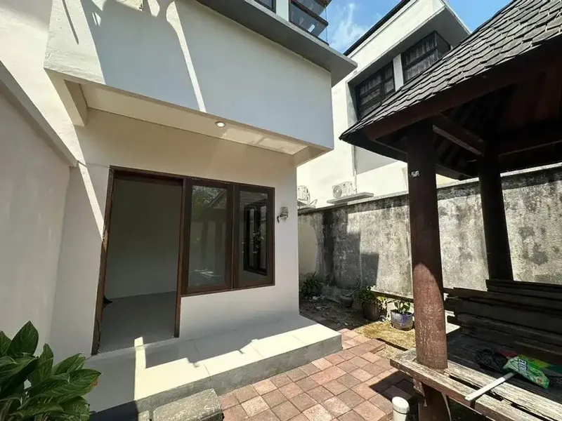 Dijual Rumah Lantai 2 Kawasan Premium - Benoa, Kec. Kuta Selatan, - Bali in Bali