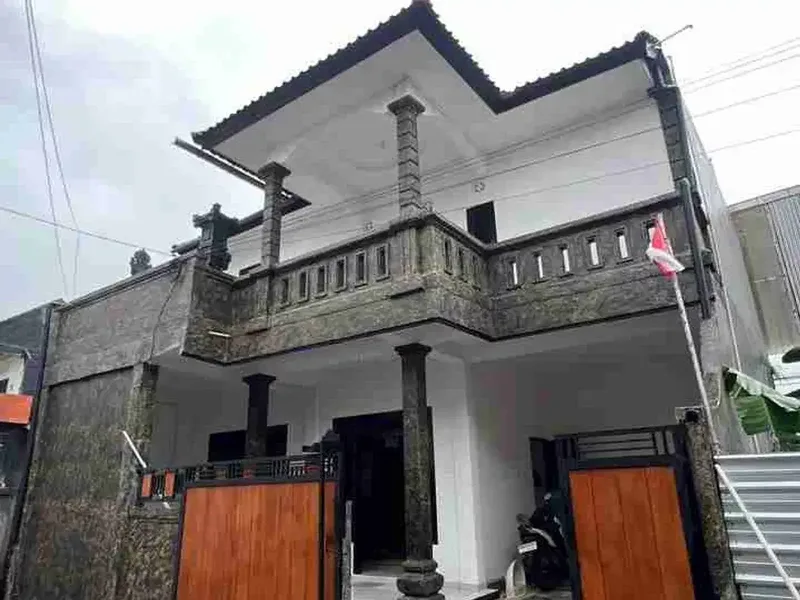 Rumah 2 lantai Bangunan kokoh SHM PBG Lengkap siap huni bebas banjir strategis - Bali in Bali