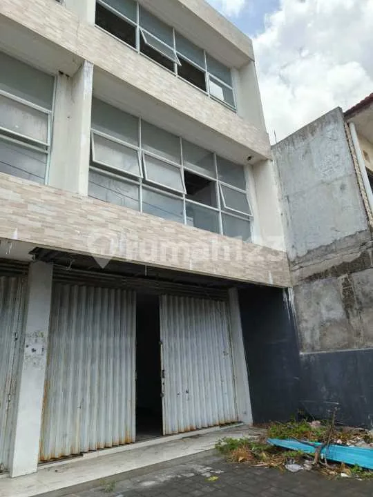 For Sale Ruko 3LT Kawasan Padat Penduduk Lokasi Gatsu Barat - Bali in Bali