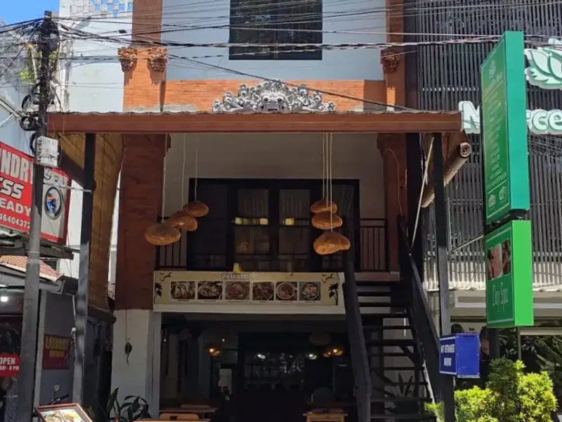 Ruko Area Hotel dengan Walking Traffic Tinggi Disewakan di Legian - Real Estate in Bali