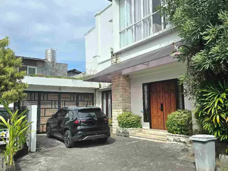 Rumah strategis lingkungan elite Bypass Garden Sanur Bali - Real Estate in Bali