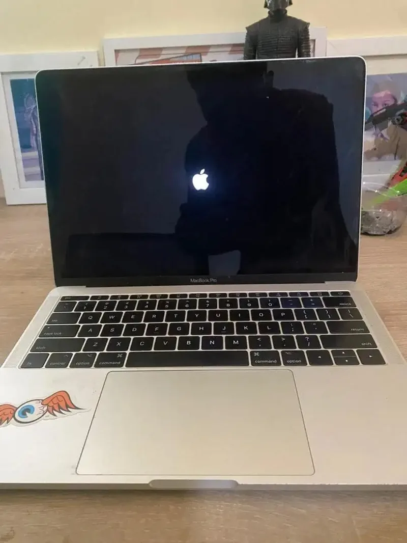 Macbook pro i5 2017 8/128gb - Electronics in Bali