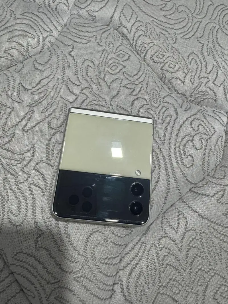 Samsung Flip 3 Ram 8/256 Sein Normal mulus fullset - Electronics in Bali
