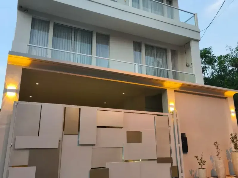 Rumah Mewah Fully Furnished 4 Kamar Tidur Dijual di Jimbaran - Real Estate in Bali