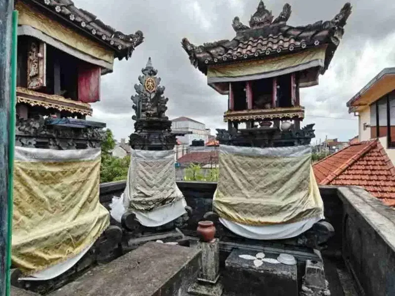 Rumah 3 Kamar jalan soputan strategis dekat pusat kuliner - Real Estate in Bali