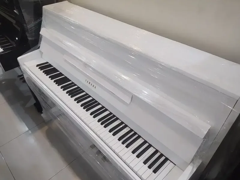 Piano Yamaha LU white piano - Hobbies & Sports in Bali