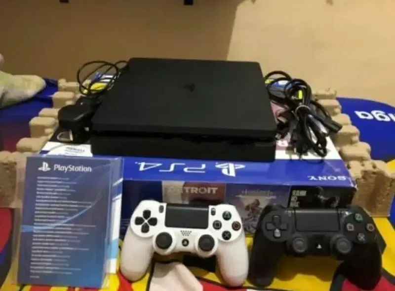PlayStation 4 second 1tb - Electronics in Bali