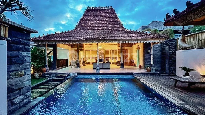 Villa Model Joglo dengan Kolam Renang Strategis di Tibubeneng - Real Estate in Bali