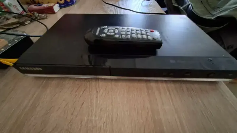 DVD Player Samsung pemutar disc film dan MP3 - Electronics in Bali