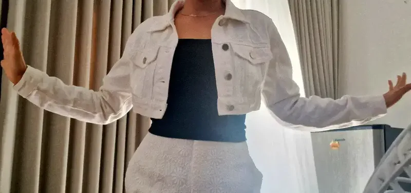 Crop jeans putih shein size xz - Fashion in Bali