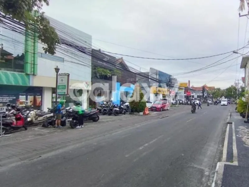 Ruko Strategis 2 Lantai di Banjar Taman Seminyak Kerobokan Badung, Bali - Real Estate in Bali
