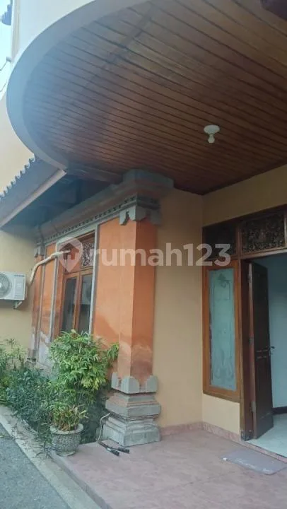 Rumah Clasic 2 Lantai Siap Huni 5 Menit Lapangan Renon Denpasar - Real Estate in Bali