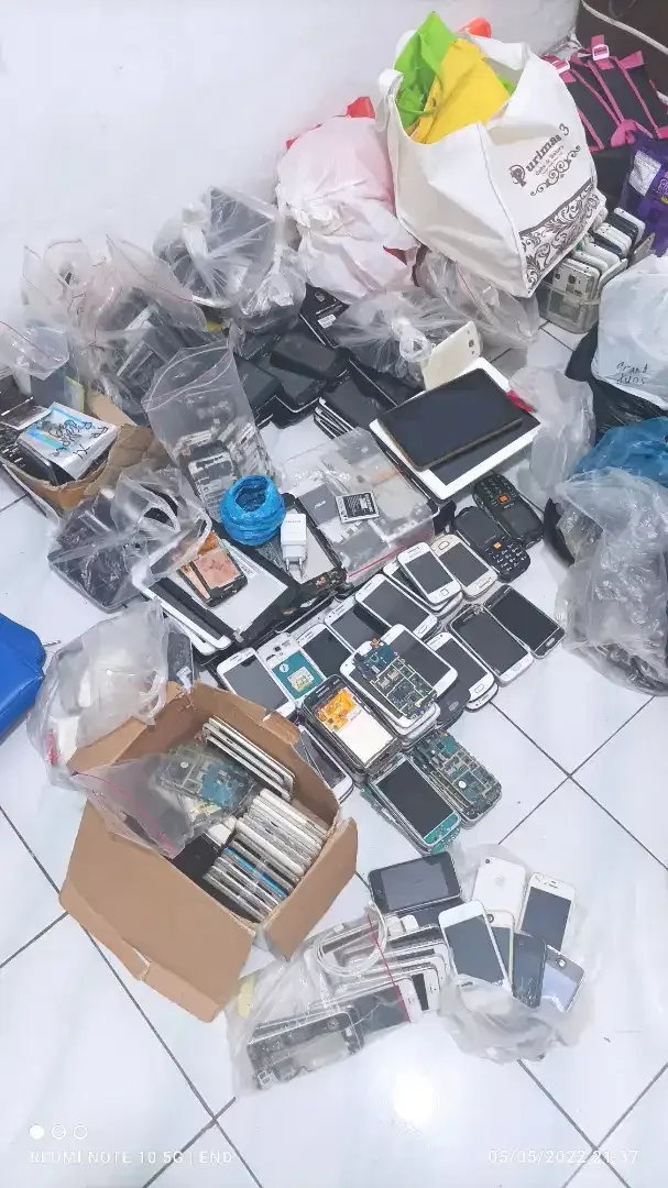 di beli hp rusak segala merk dan kondisi - Electronics in Bali