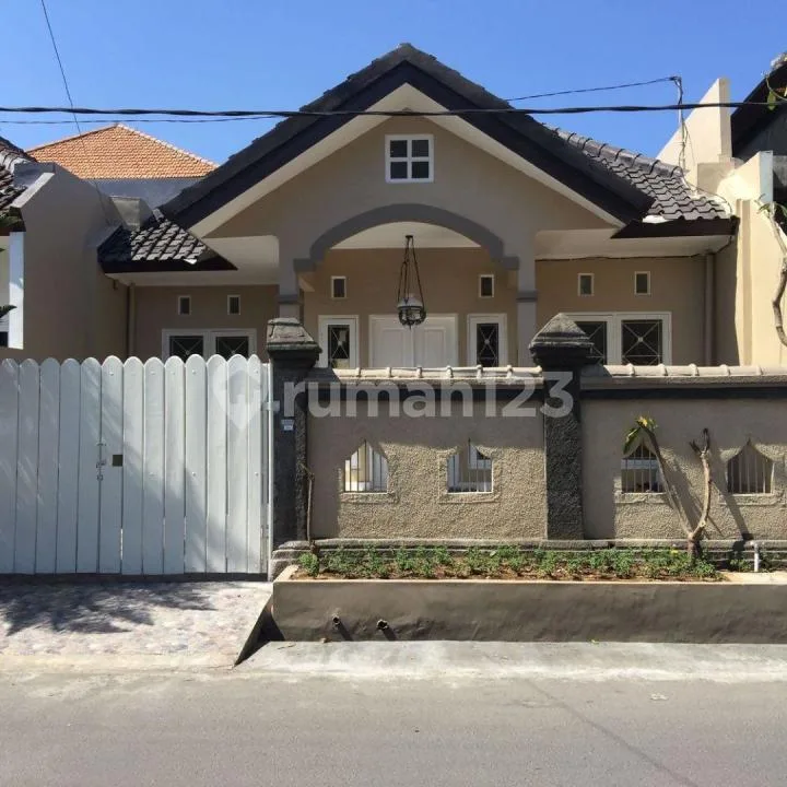 Rumah Strategis Dekat Imigrasi Taman Jimbaran Bali - Real Estate in Bali