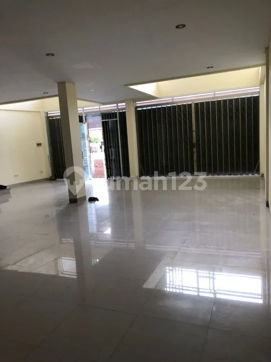 Siap Huni Ruko 3 Lantai Pinggir Jl Raya Mahendradata Cn - Bali in Bali