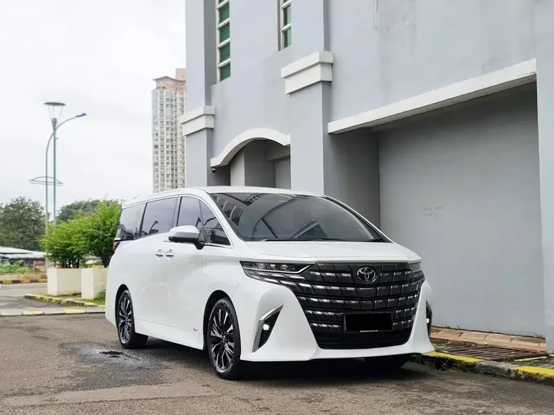 Toyota Alphard Hybrid - Vehicles in Bali