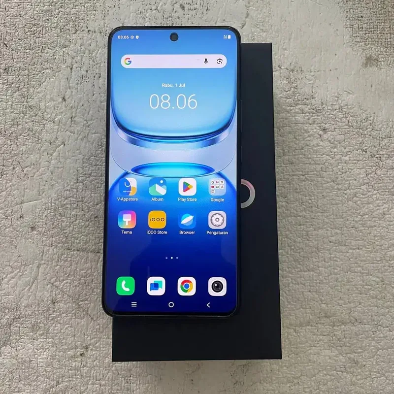 Iqoo Z10R 5G Warna Hitam 8/256GB - Other in Bali