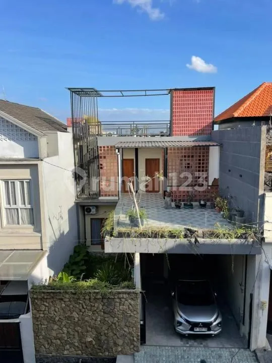 Rumah Sewa Semi Furnished 2 Lantai di Denpasar Barat - Real Estate in Bali