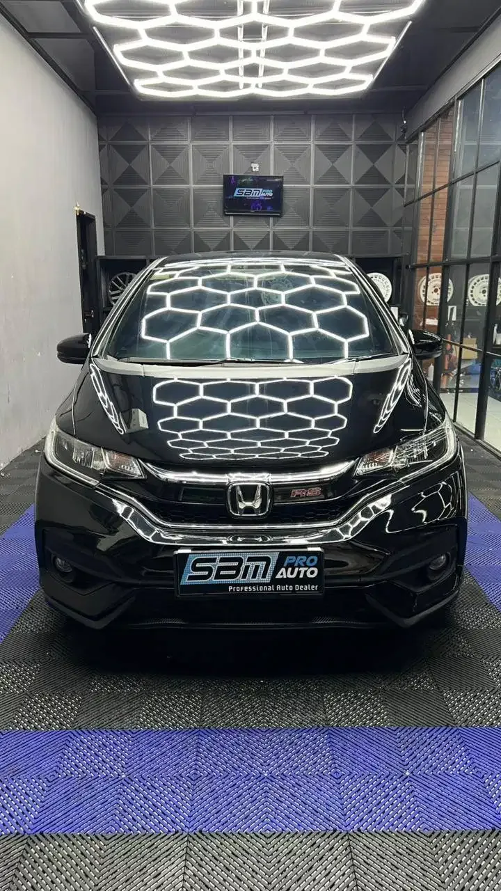 HONDA JAZZ RS 2018 HITAM AT ASLI BALI - Vehicles in Bali