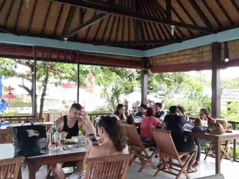 disewakan cafe ikan bakar dipantai kedonganan Badung Bali IDR 360 juta per tahun - Real Estate in Bali