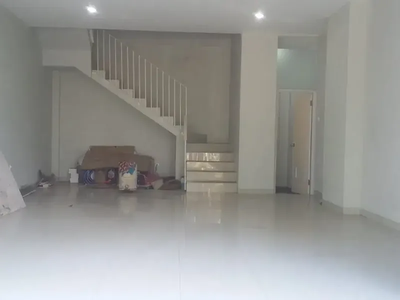 DIJUAL — 2 UNIT RUKO GANDENG 3 LANTAI STRATEGIS  DI KUTA DEKAT BANDARA - Bali in Bali