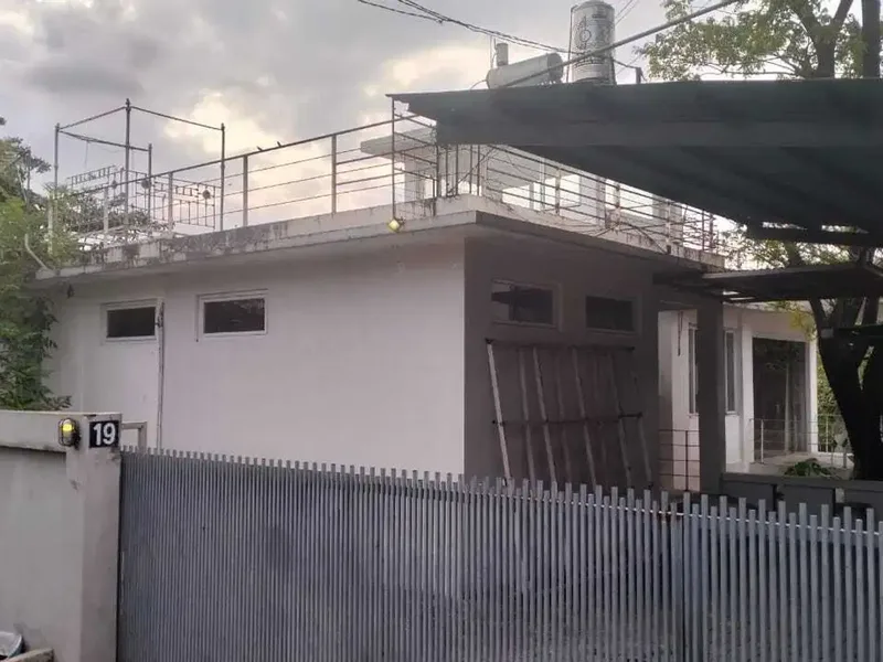 Di jual rumah 5 Bedroom di area Cekomaria dekat living word, Denpasar - Real Estate in Bali