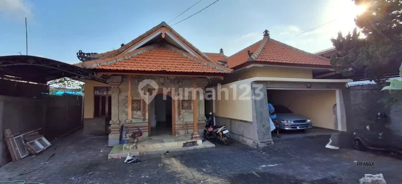 Rumah Kantor dengan 5 Kamar Disewakan di Panjer, Denpasar Selatan - Real Estate in Bali