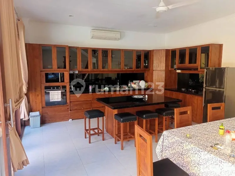 Villa Kawasan Elit Dekat Pantai Sanur dan Icon Mall Bali di Sanur - Real Estate in Bali