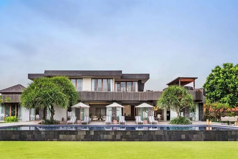 STUNNING BEACHFRONT VILLA IN KETEWEL BEACH - Real Estate in Bali