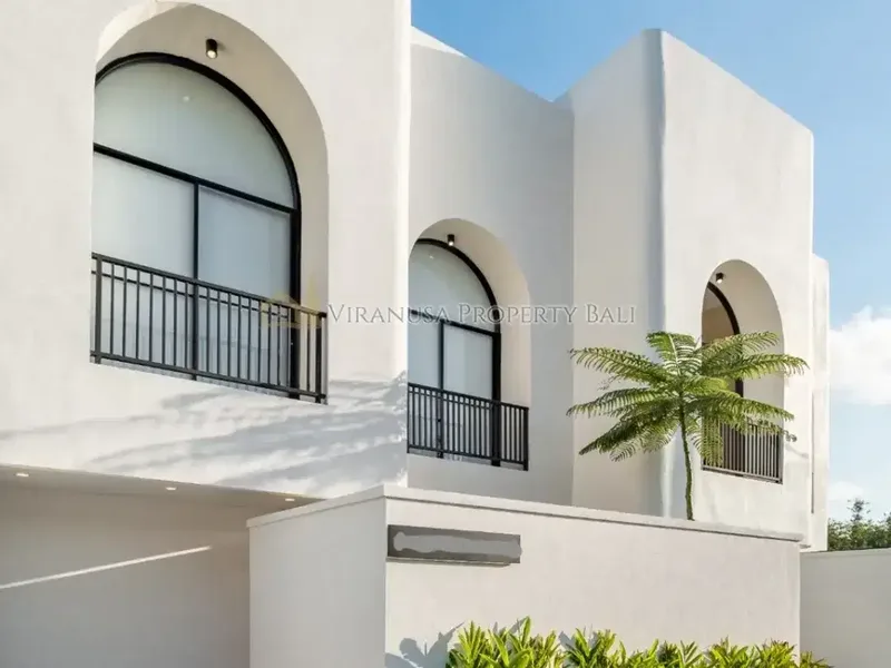 Villa Modern Mediterranean 3 Kamar dengan Private Pool di Kerobokan Kelod - Bali in Bali