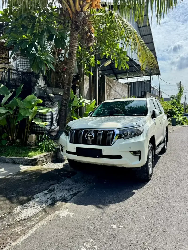 Toyota Land Cruiser 2013 Bensin - Vehicles in Bali