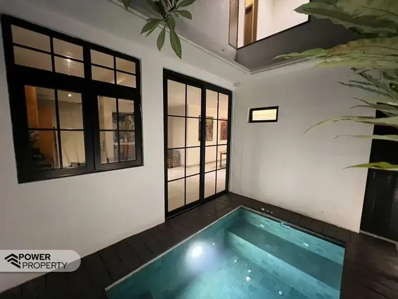 Modern 3-Bedroom Townhouse with Private Jacuzzi Pool in Prime Seminyak Area - Real Estate in Bali