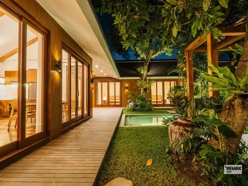 Modern Wood-Style Villa - 58-Year Leasehold In The Heart Of Sanur - Bali in Bali