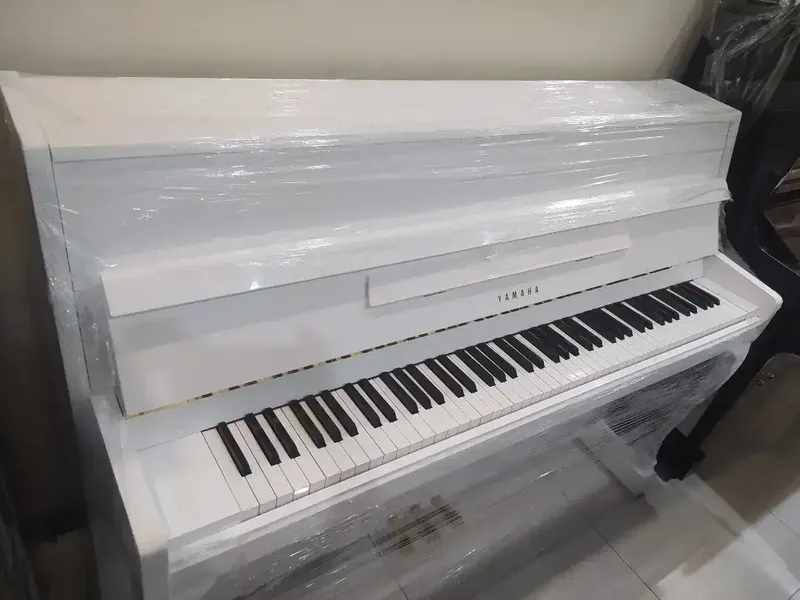 YAMAHA PIANO LU WHITE ELEGAN - Hobbies & Sports in Bali