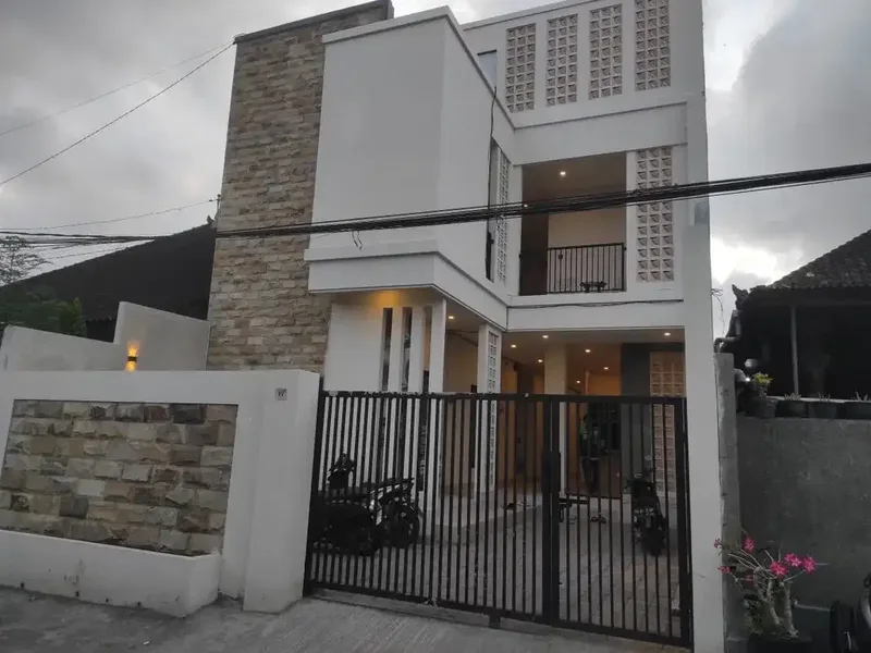 Kost Eksklusif 3 Lantai di Teuku Umar Lokasi Sangat Strategis - Real Estate in Bali