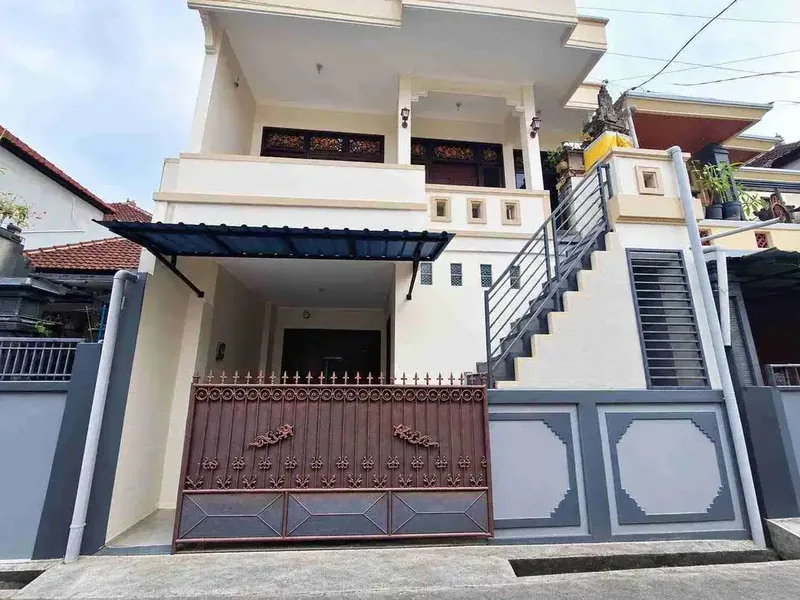 Rumah Sewa 2 Lantai di Dalung Permai, Kuta Utara — 5 Kamar Tidur - Real Estate in Bali