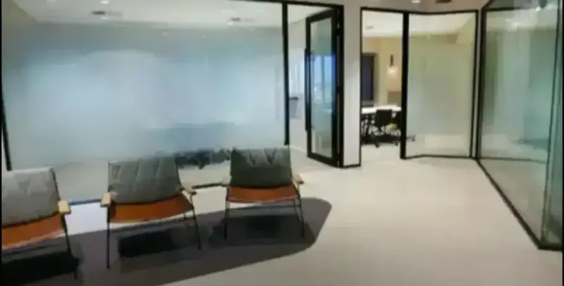 Ruang kantor menjadi lebih privasi dengan stiker sanblas  kaca film - Other in Bali