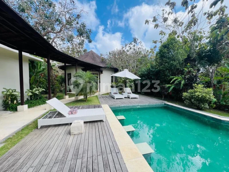 Dijual Villa Rumah Luas 5 Bedrooms Puri Gading Jimbaran - Bali in Bali