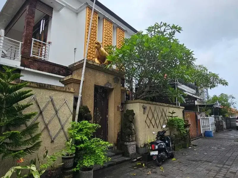 Semi villa house with outdoor swimming pool for sale in Gatsu Barat - Bali in Bali