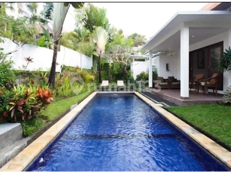 Dijual Villa 3 Kamar Lokasi Strategis di Berawa - Real Estate in Bali