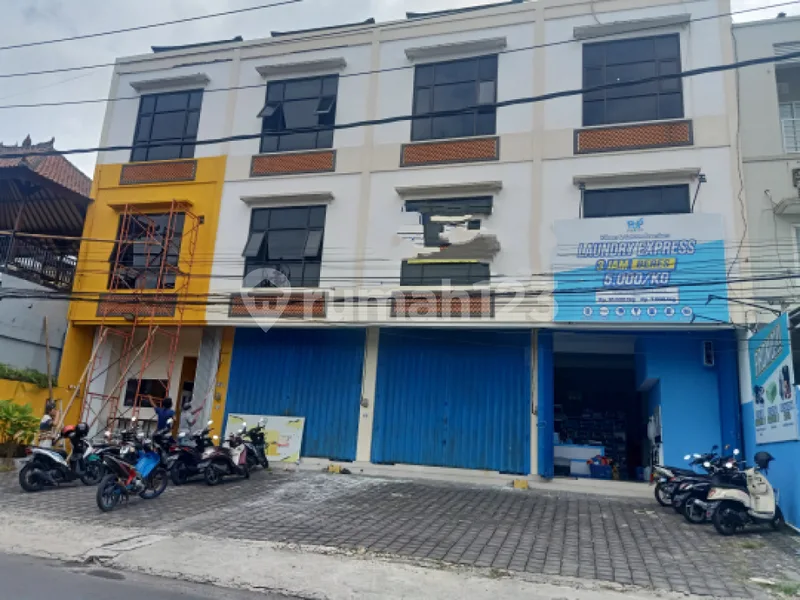 Ruko 3 Lantai, pinggir jalan utama Gunung lempuyang - Bali in Bali