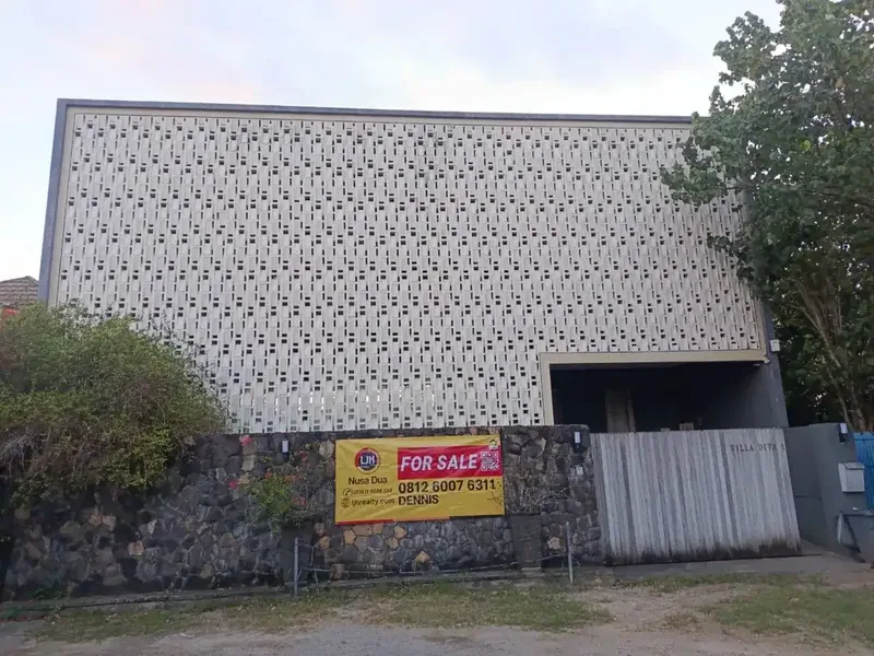 Vila Megah Fully Furnished di Jimbaran, Hanya 1,2 Km Dari Bypass - Real Estate in Bali
