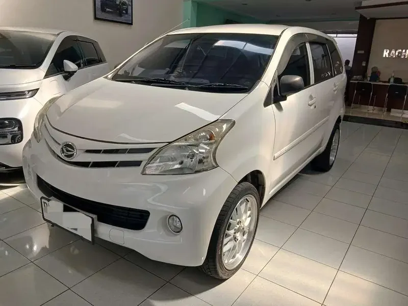 Daihatsu Xenia M 2014 Putih 1.0cc M/T - Bali in Bali